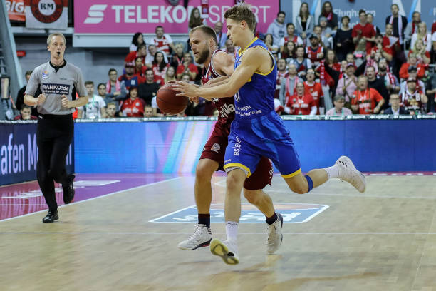 也要归功于 也要归功于