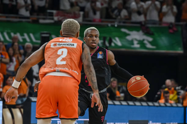 界备受瞩目 界备受瞩目